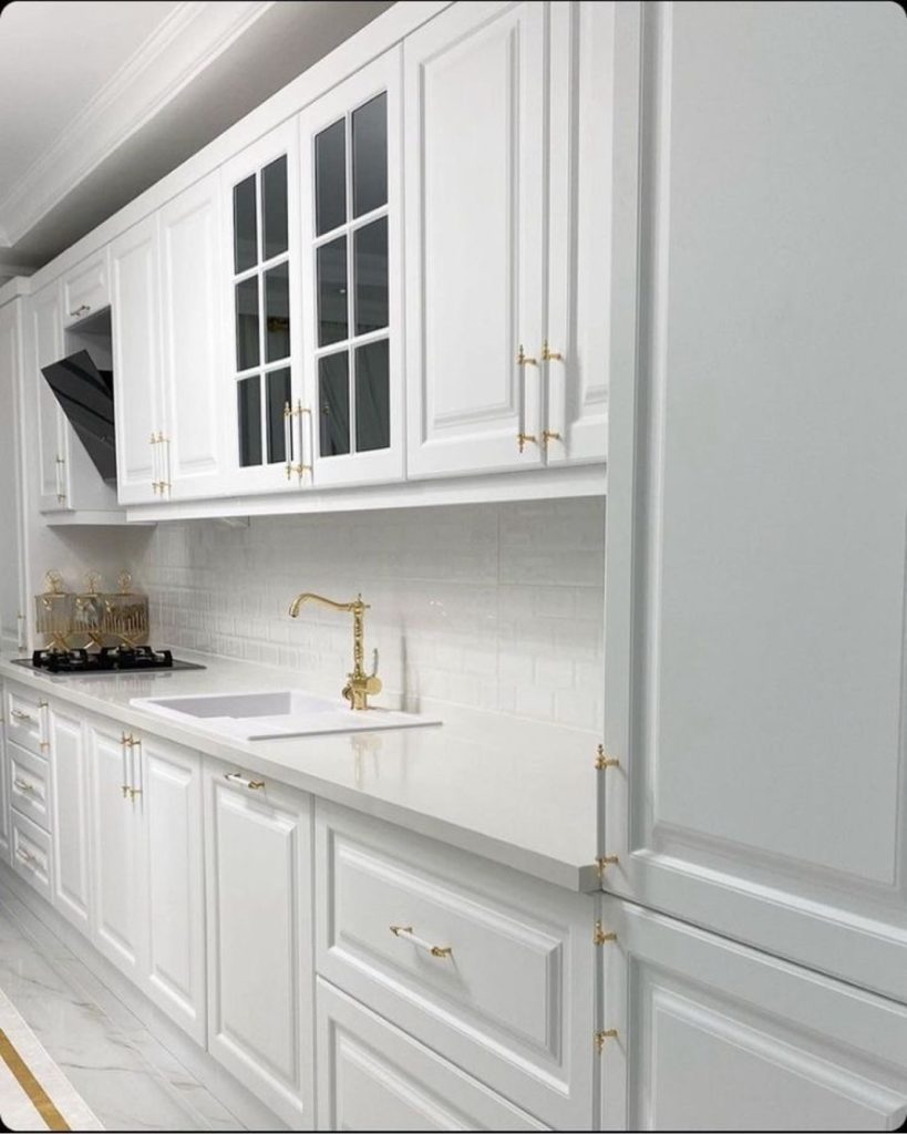 Custom kitchen with shaker cabinets — Rouge Home Development Inc., GTA